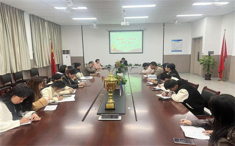 吉安市理工技工學(xué)校召開本學(xué)期第二次教師座談會(huì)