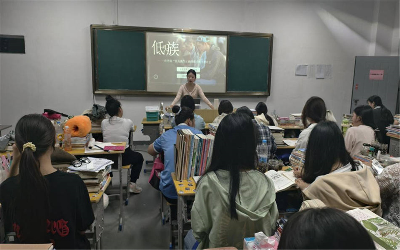 我校各班級開展“拒做低頭族，抬頭贏未來”主