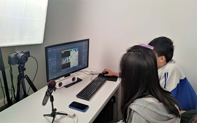 從課堂到直播間—我校以賽促學(xué)探索電商人才