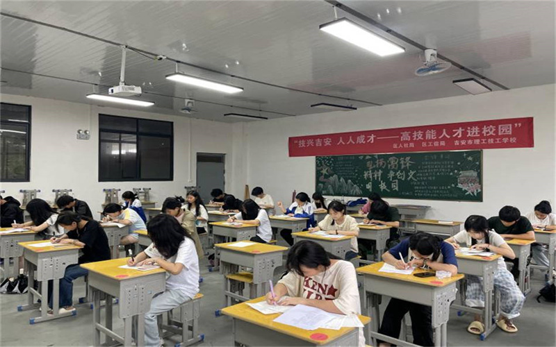 傳承文化精粹 書寫青春風(fēng)采—我校舉行2025年